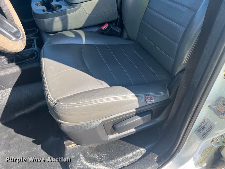 image for item DS2461 2017 Dodge Ram 5500HD  Crew Cab flatbed truck