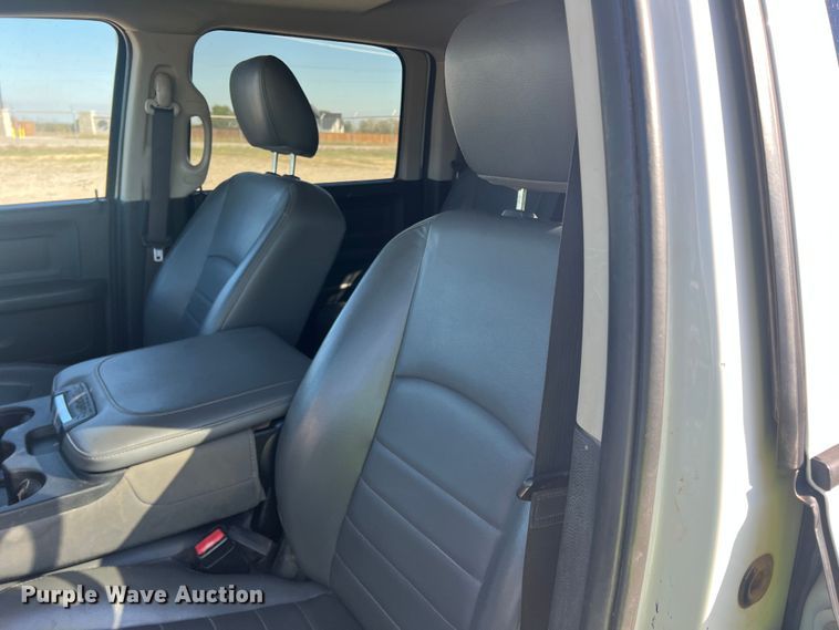 image for item DS2461 2017 Dodge Ram 5500HD  Crew Cab flatbed truck