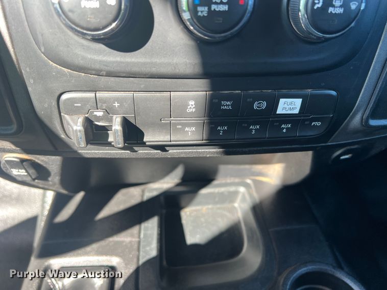 image for item DS2461 2017 Dodge Ram 5500HD  Crew Cab flatbed truck