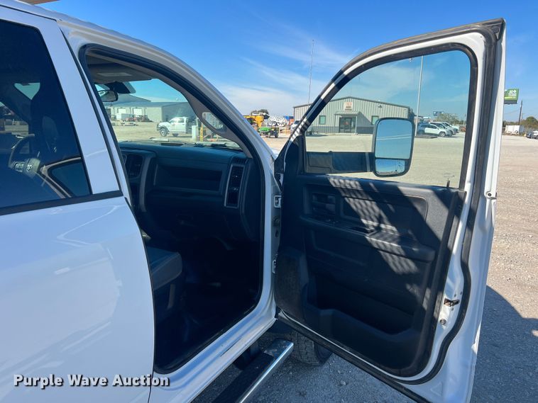 image for item DS2461 2017 Dodge Ram 5500HD  Crew Cab flatbed truck