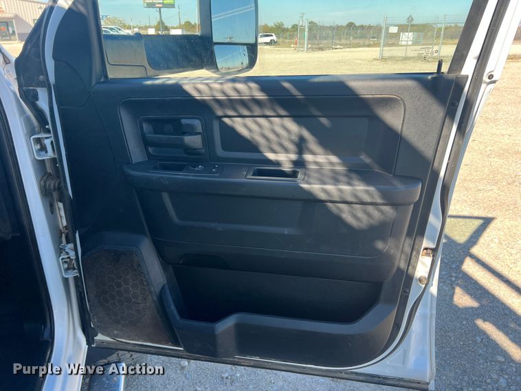 image for item DS2461 2017 Dodge Ram 5500HD  Crew Cab flatbed truck