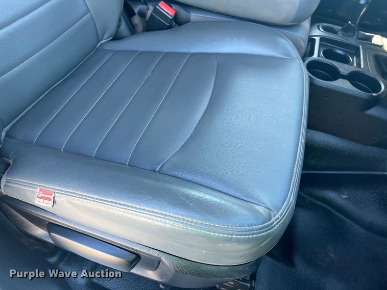 image for item DS2461 2017 Dodge Ram 5500HD  Crew Cab flatbed truck