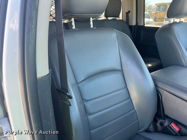 image for item DS2461 2017 Dodge Ram 5500HD  Crew Cab flatbed truck