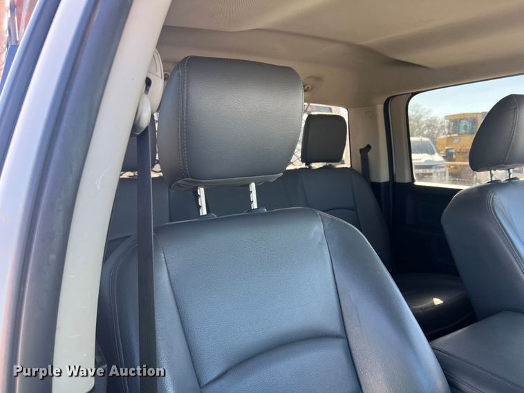 image for item DS2461 2017 Dodge Ram 5500HD  Crew Cab flatbed truck