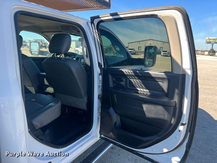 image for item DS2461 2017 Dodge Ram 5500HD  Crew Cab flatbed truck