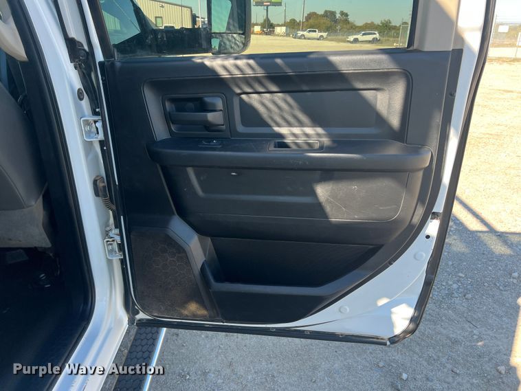 image for item DS2461 2017 Dodge Ram 5500HD  Crew Cab flatbed truck