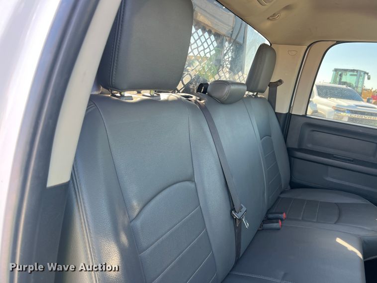 image for item DS2461 2017 Dodge Ram 5500HD  Crew Cab flatbed truck