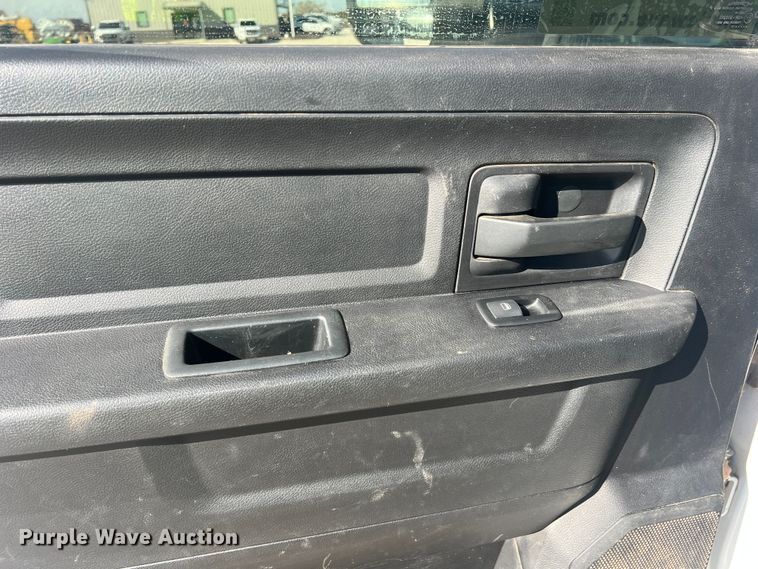 image for item DS2461 2017 Dodge Ram 5500HD  Crew Cab flatbed truck