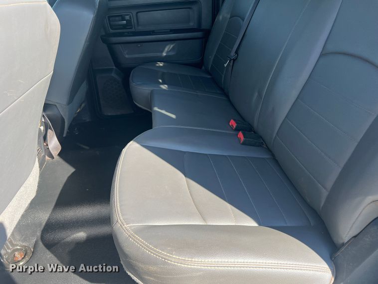 image for item DS2461 2017 Dodge Ram 5500HD  Crew Cab flatbed truck