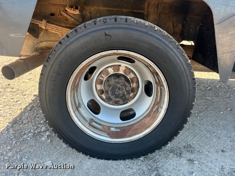 image for item DS2461 2017 Dodge Ram 5500HD  Crew Cab flatbed truck