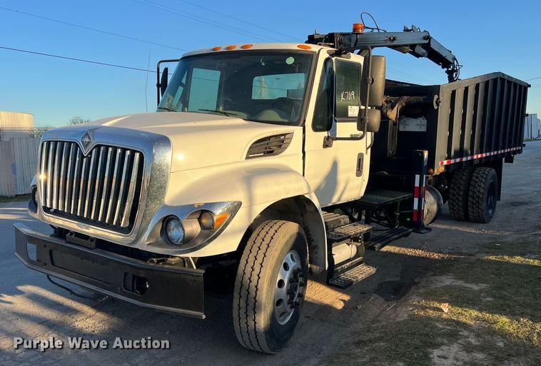 image for item DS2465 2014 International 4300  grapple crane truck