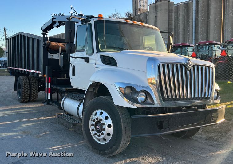 image for item DS2465 2014 International 4300  grapple crane truck