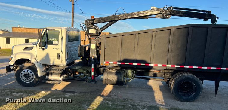 image for item DS2465 2014 International 4300  grapple crane truck