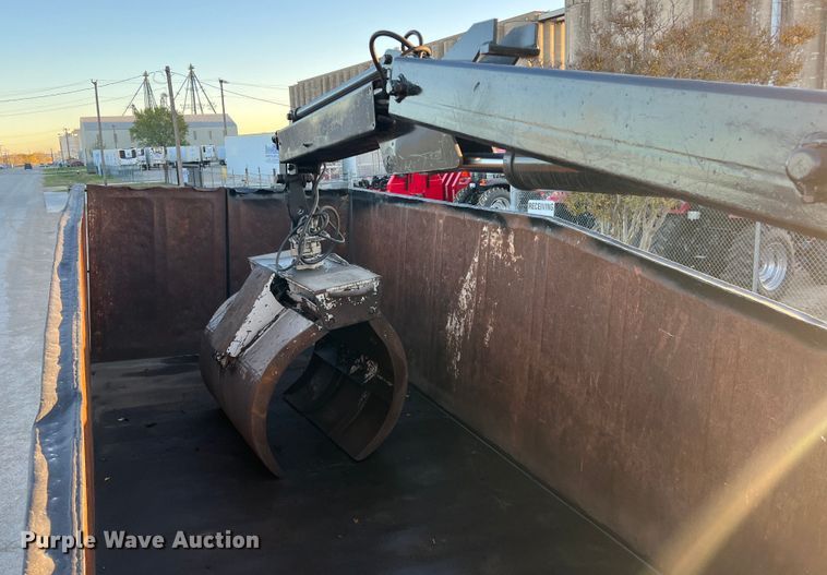 image for item DS2465 2014 International 4300  grapple crane truck