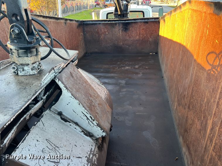 image for item DS2465 2014 International 4300  grapple crane truck