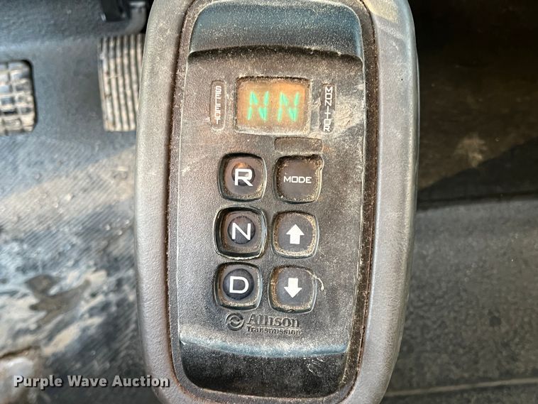 image for item DS2465 2014 International 4300  grapple crane truck