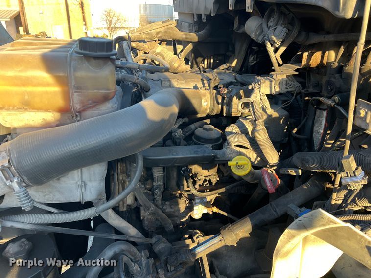 image for item DS2465 2014 International 4300  grapple crane truck