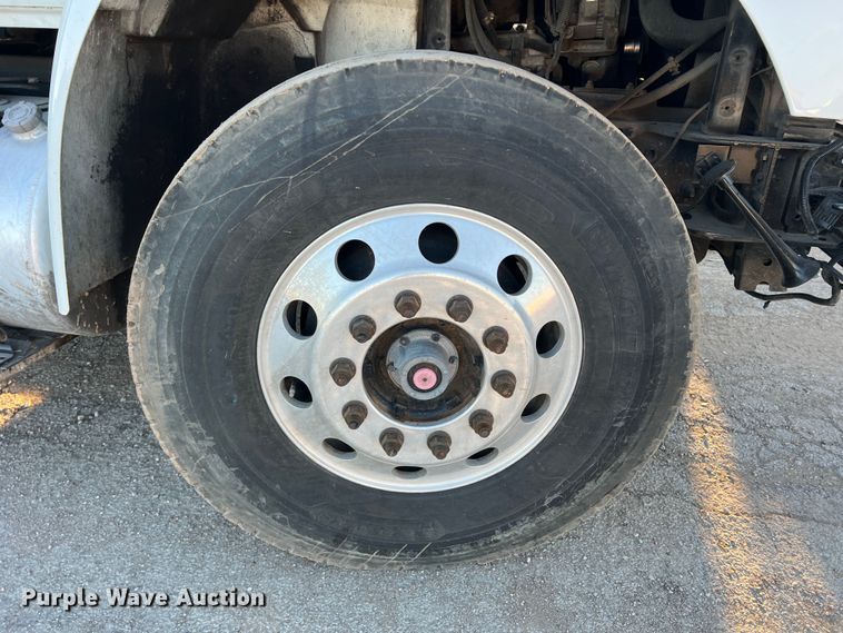 image for item DS2465 2014 International 4300  grapple crane truck