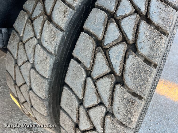 image for item DS2465 2014 International 4300  grapple crane truck