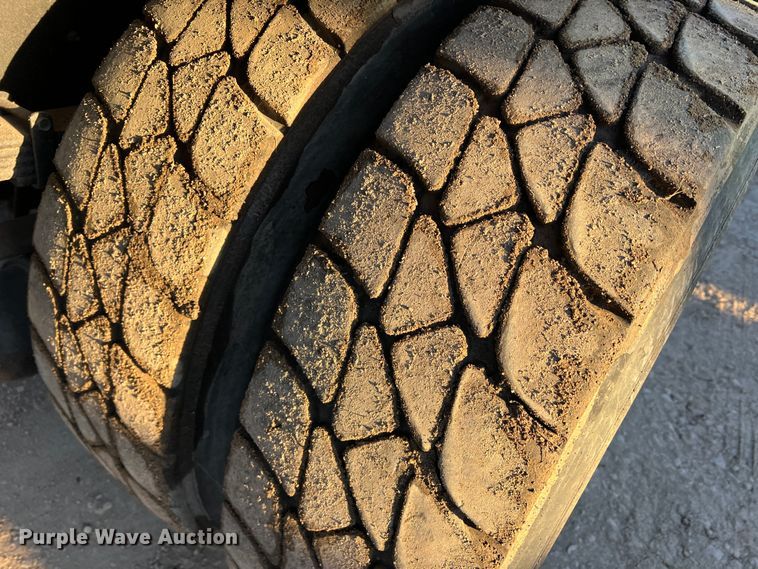 image for item DS2465 2014 International 4300  grapple crane truck