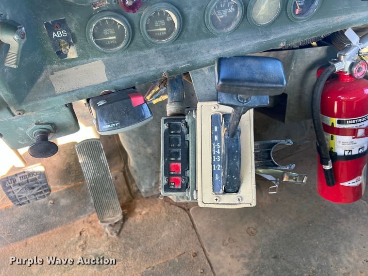 image for item DS2468 1991 BMY M931A2  semi truck