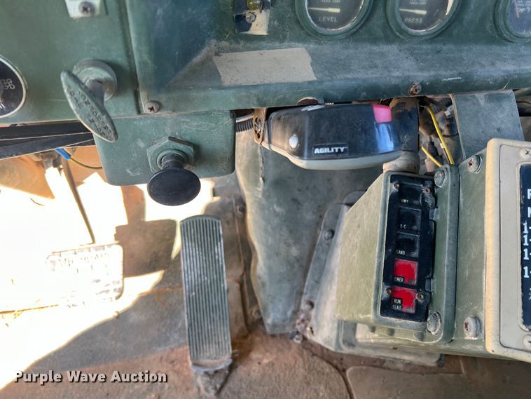 image for item DS2468 1991 BMY M931A2  semi truck