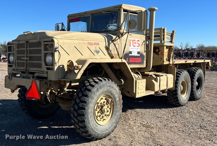 image for item DS2469 1991 BMY  flatbed truck