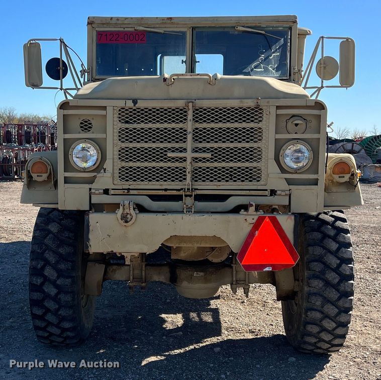 image for item DS2469 1991 BMY  flatbed truck