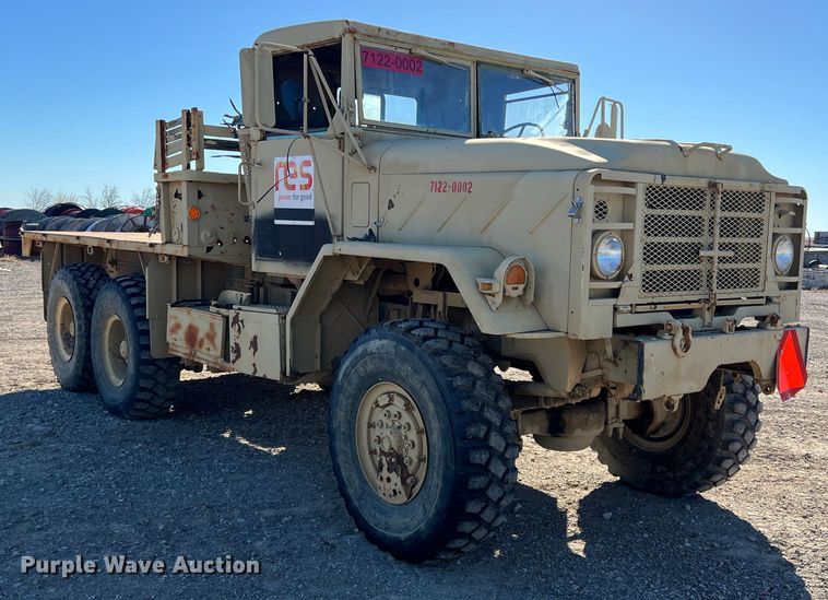 image for item DS2469 1991 BMY  flatbed truck