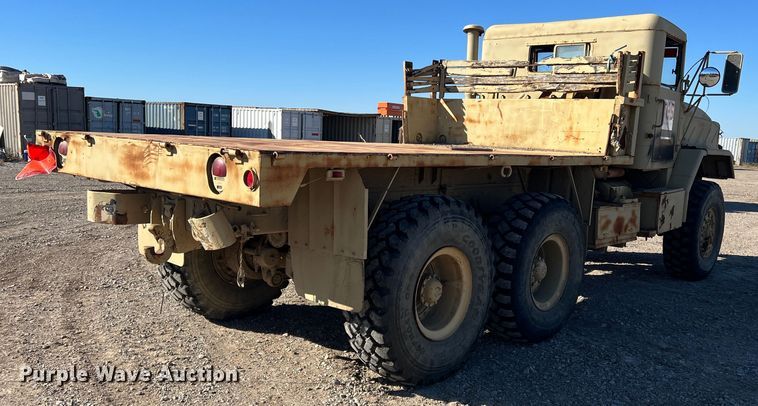 image for item DS2469 1991 BMY  flatbed truck