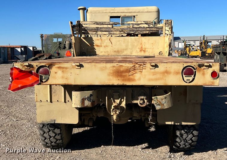 image for item DS2469 1991 BMY  flatbed truck