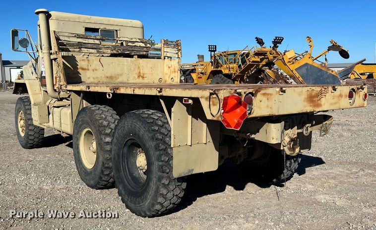 image for item DS2469 1991 BMY  flatbed truck