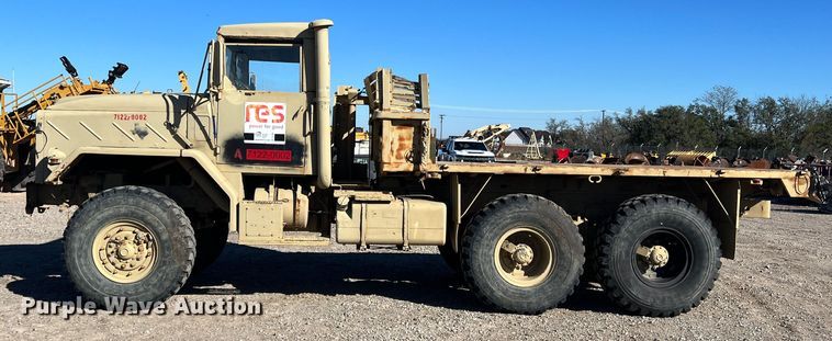 image for item DS2469 1991 BMY  flatbed truck