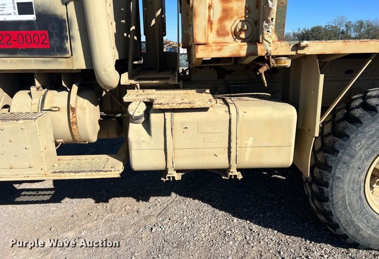 image for item DS2469 1991 BMY  flatbed truck