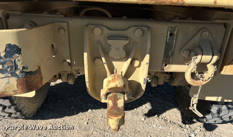 image for item DS2469 1991 BMY  flatbed truck