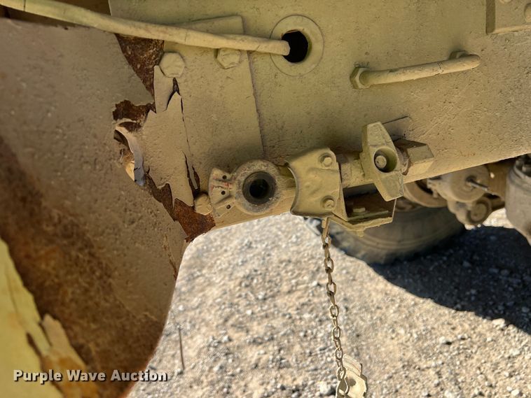 image for item DS2469 1991 BMY  flatbed truck