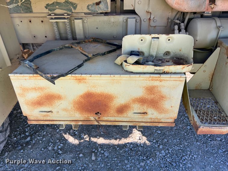 image for item DS2469 1991 BMY  flatbed truck