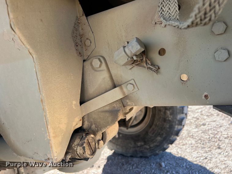 image for item DS2469 1991 BMY  flatbed truck