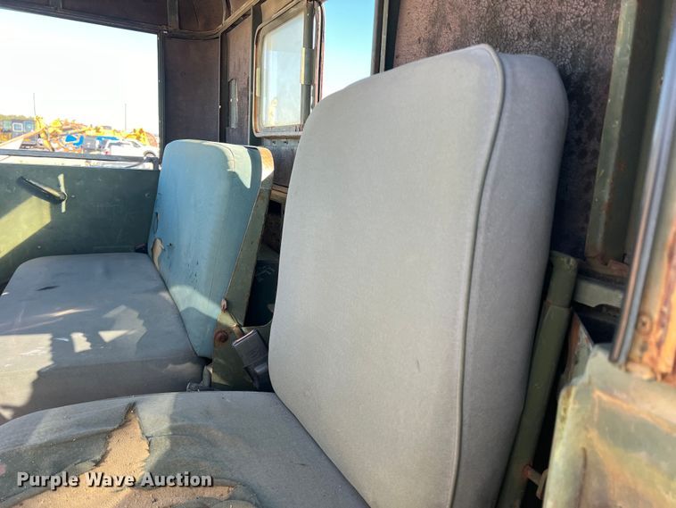 image for item DS2469 1991 BMY  flatbed truck