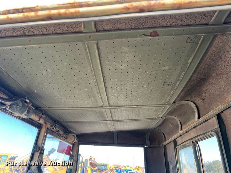 image for item DS2469 1991 BMY  flatbed truck