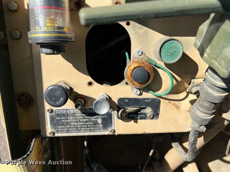 image for item DS2469 1991 BMY  flatbed truck