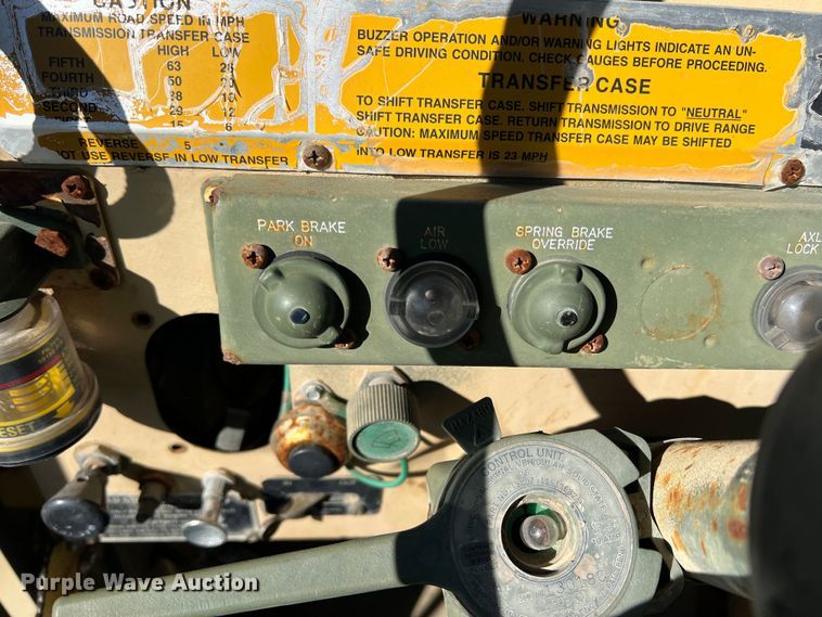 image for item DS2469 1991 BMY  flatbed truck