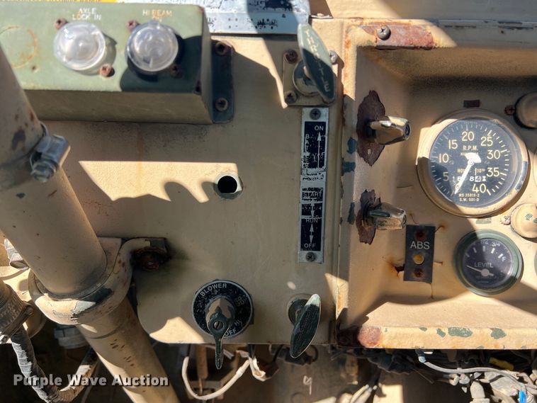 image for item DS2469 1991 BMY  flatbed truck