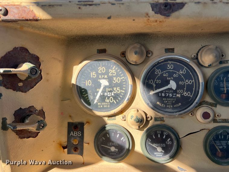 image for item DS2469 1991 BMY  flatbed truck