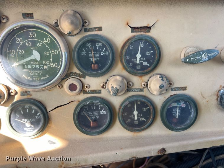 image for item DS2469 1991 BMY  flatbed truck