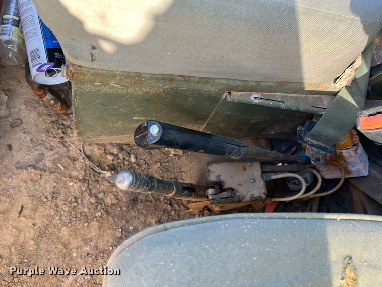 image for item DS2469 1991 BMY  flatbed truck