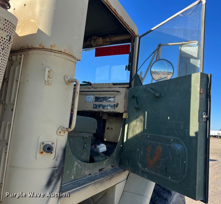 image for item DS2469 1991 BMY  flatbed truck