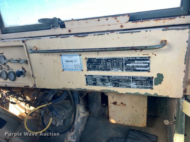 image for item DS2469 1991 BMY  flatbed truck