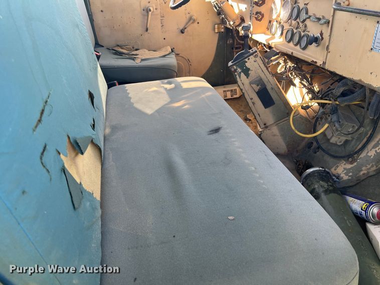 image for item DS2469 1991 BMY  flatbed truck