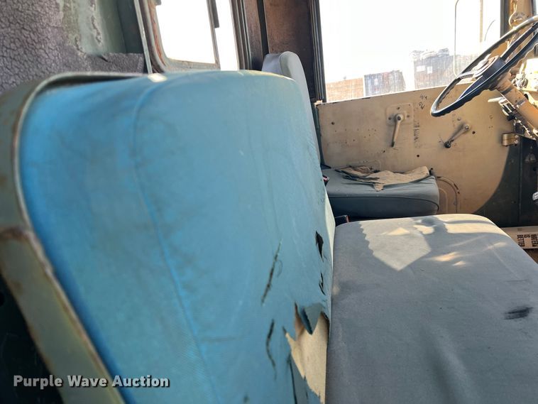 image for item DS2469 1991 BMY  flatbed truck